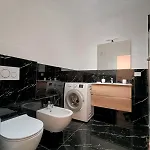 Moderno Bilocale Con Balcone E Posto Auto A
