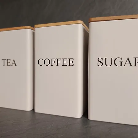 Moderno Bilocale Con Balcone E Posto Auto A * טרנטו