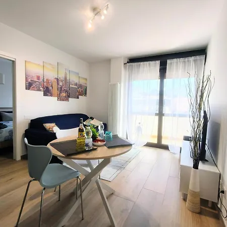 Moderno Bilocale Con Aria Condizionata, Balcone E Parcheggio Gratuito A Τρέντο