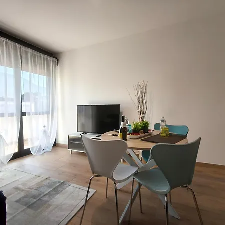 Moderno Bilocale Con Balcone E Posto Auto A טרנטו