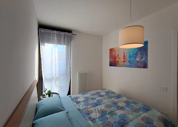 דירה Moderno Bilocale Con Balcone E Posto Auto A טרנטו