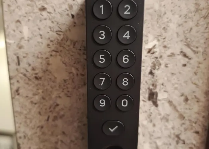 Moderno Bilocale Con Balcone E Posto Auto A