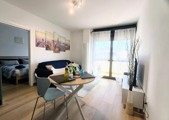 Moderno Bilocale Con Aria Condizionata, Balcone E Parcheggio Gratuito A Trient